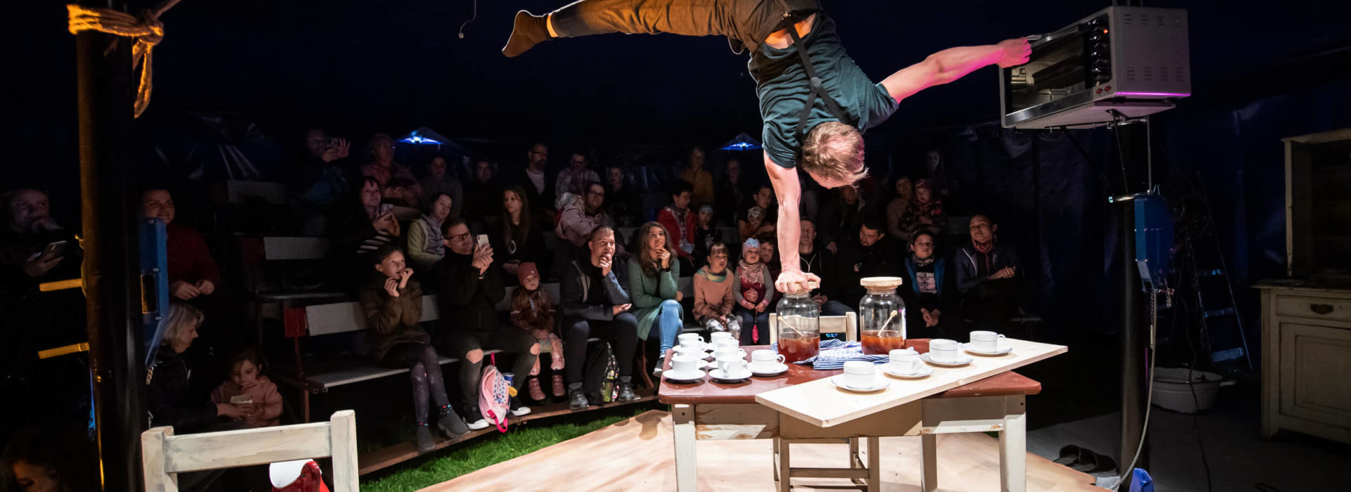 Cirko Hopley – Teacrobat